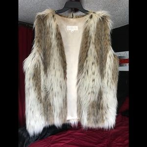◽️🟤”EUC”🟤◽️ARTIC FAUX FOX - BEAUTIFUL VEST